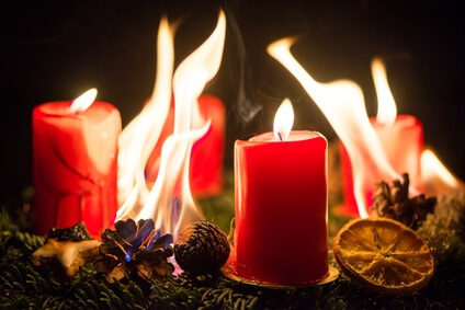 brennender Adventskranz