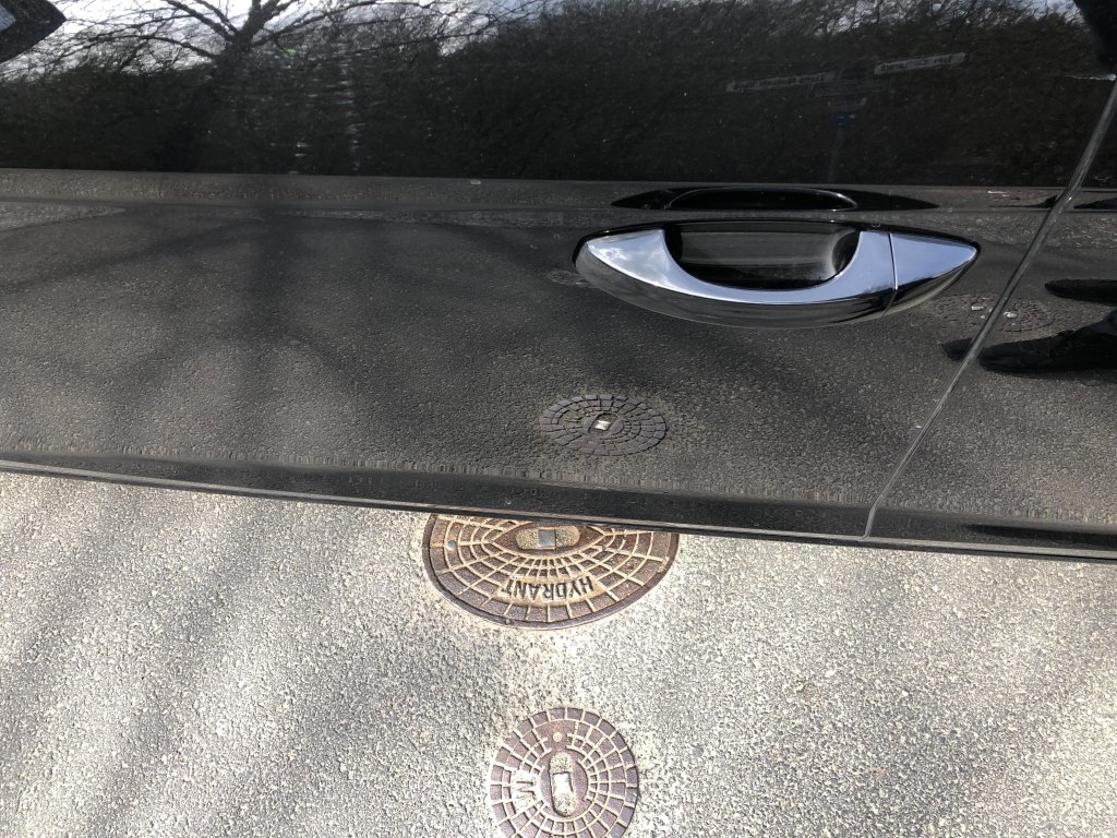 Unterflurhydrant ist vom Auto zugeparkt! Unterflurhydrant ist vom Auto zugeparkt!