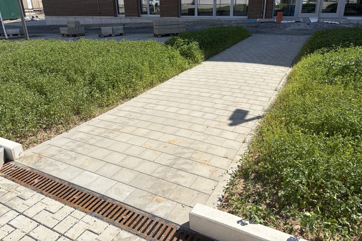 Fußweg fertig Fußweg fertig